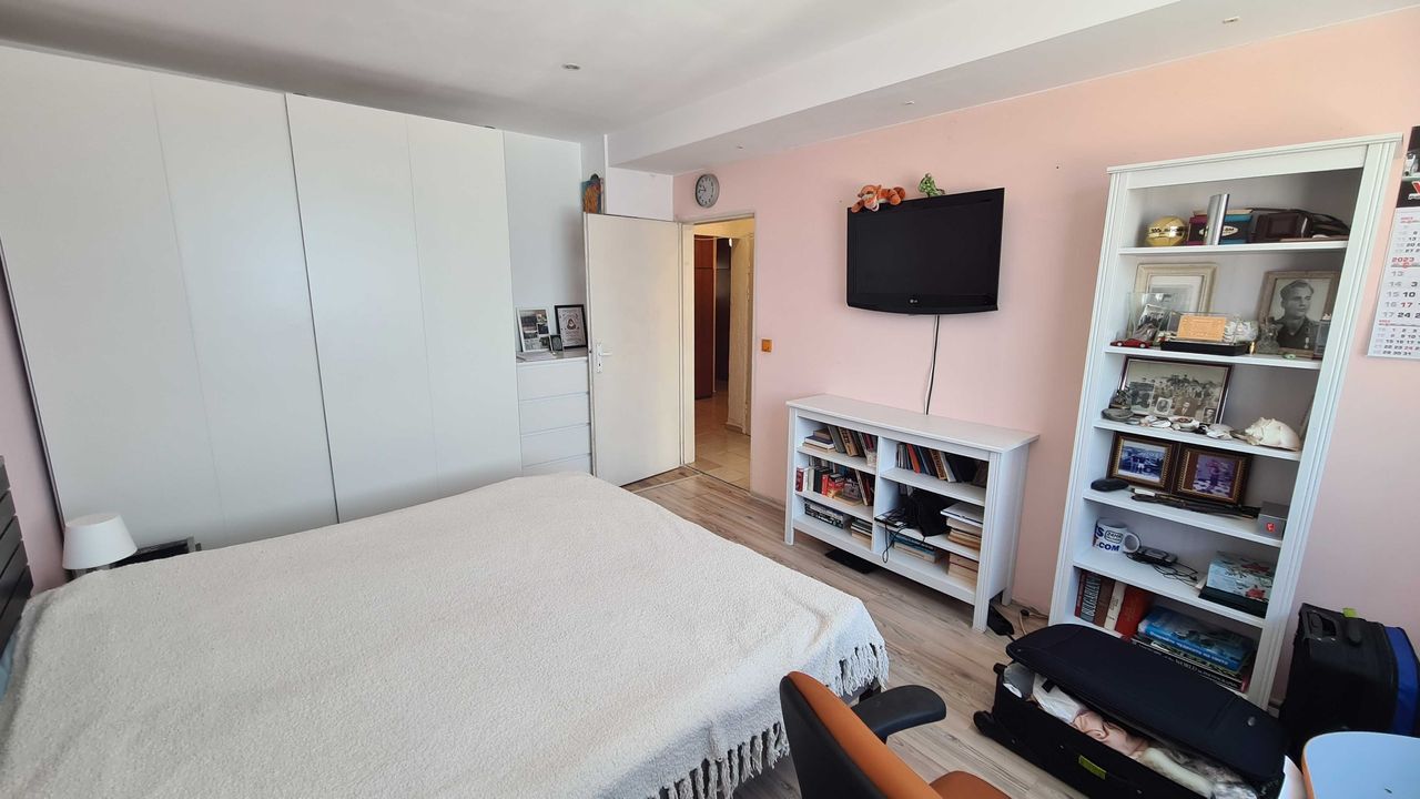 Продава се Тристаен апартамент в Разград, Житница - 95 кв.м за 902 €/кв.м - Снимка #5