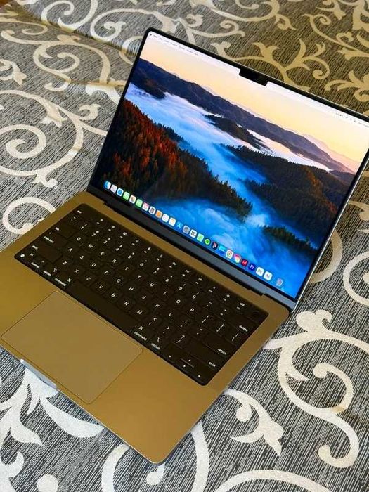 Apple MacBook Pro 2021 + Factura iStyle