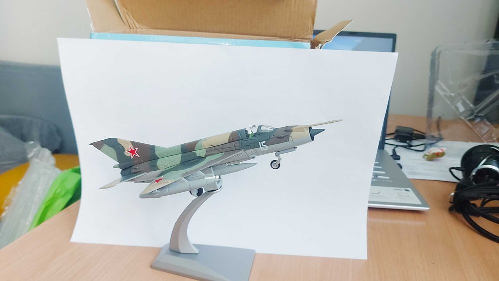 Коллекционная модель самолёта  МИГ-21.