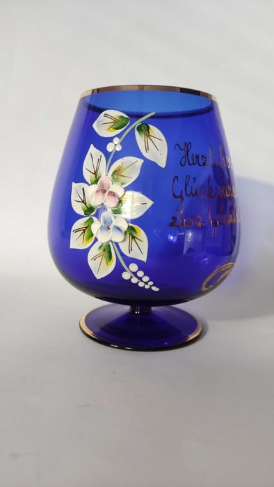 Голяма чаша от цветен кристал с 3Д декорация и златен кант