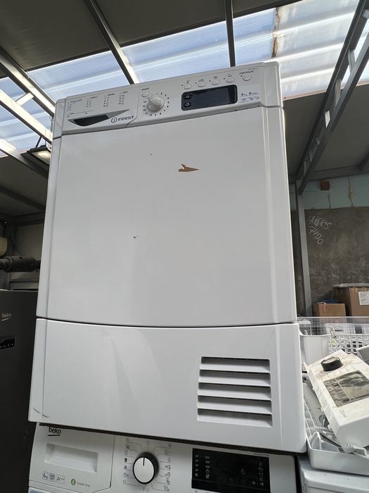 Uscator de rufe Indesit 8 kg , cu condensare