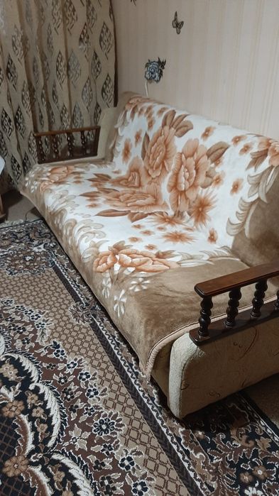 Продается диван книжка с двумя креслами,состояние идеальное