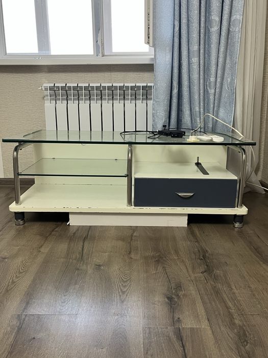Продам стол/стулья и подставку