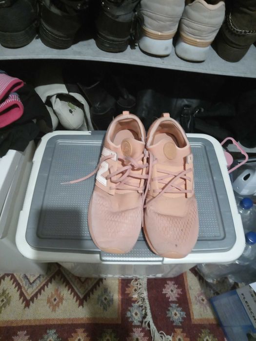 Adidași Nike model New Balance mărimea 42