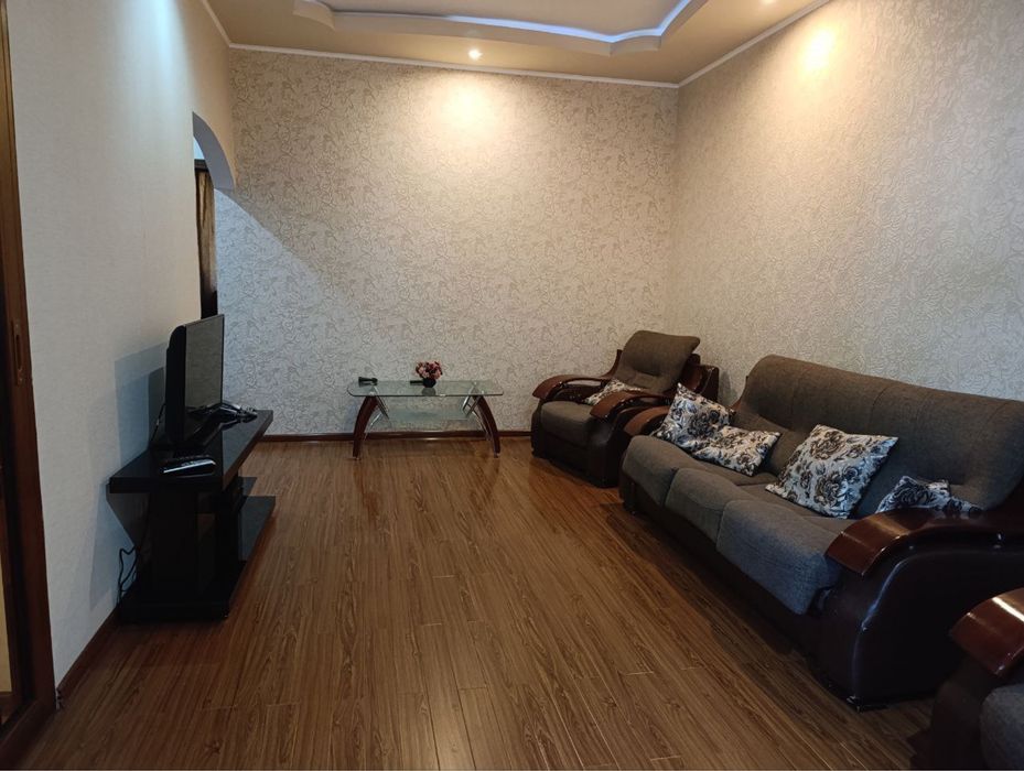 Продаётся 3х комнатная на 1м этаже.Ялангач,Дом Быта,187шк,корзинка.