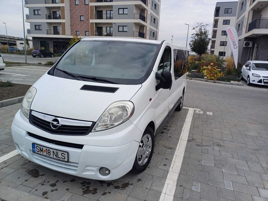 Vând Opel Vivaro 8+1