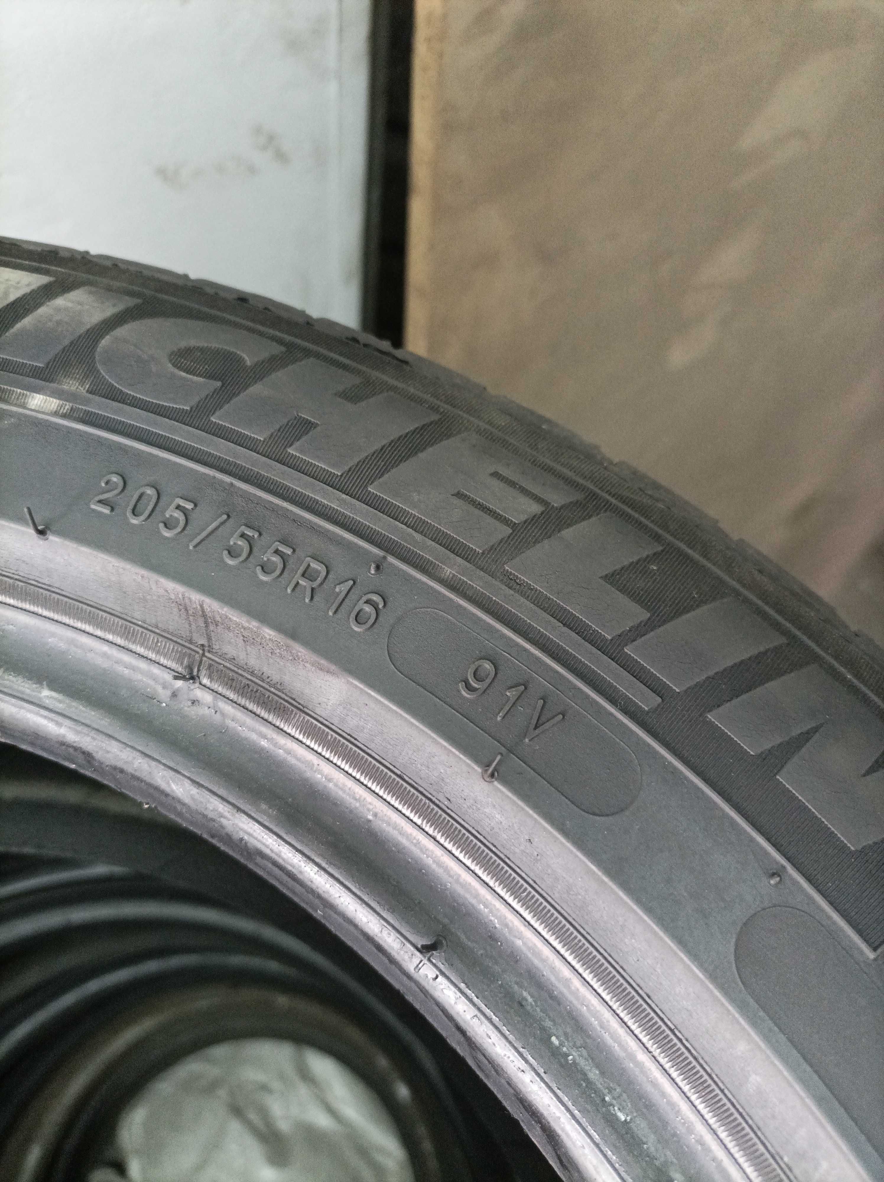 Продавам 2 летни гуми 205/55/16 91V Michelin -20 лв/бр.