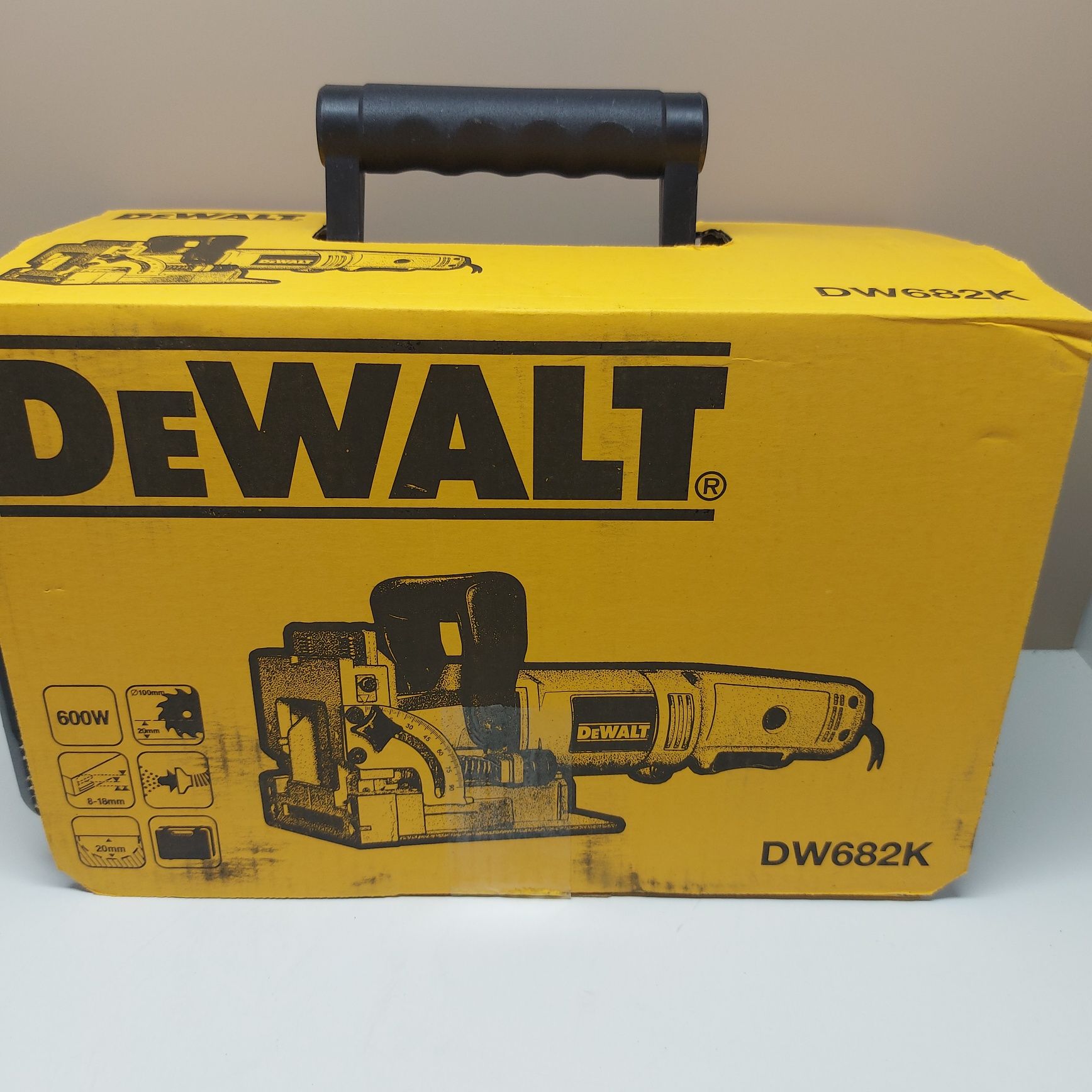 Електрическа машина за бисквитки Dewalt DW682K