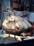 Corabie de lemn model „Galeon Pirat” – construită manual, scară 1:80