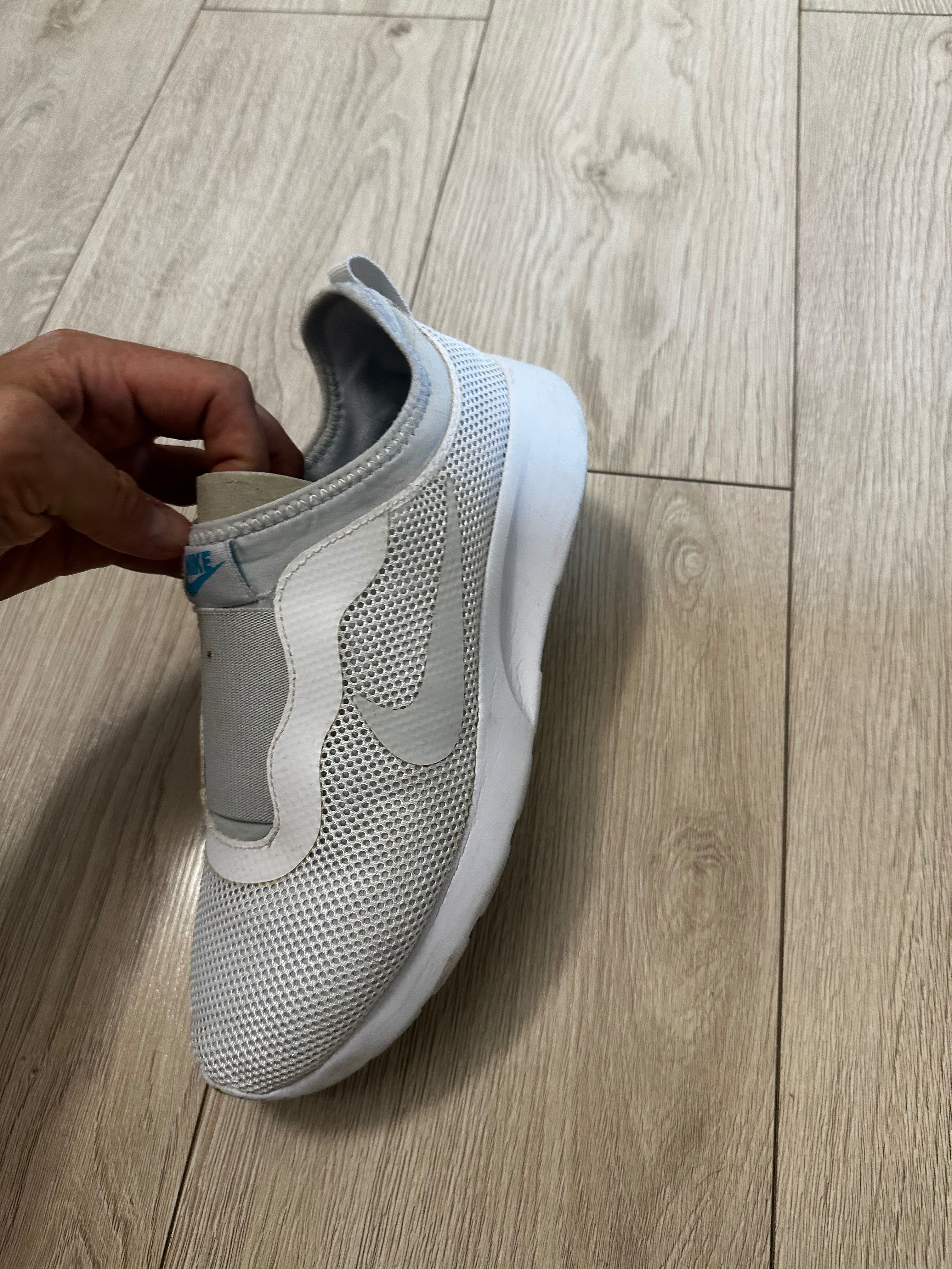 Adidași Nike, bărbați stare bună, sunt foarte ușori de vară.