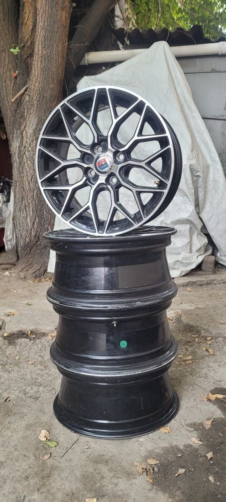 Продам диски почти новые р15