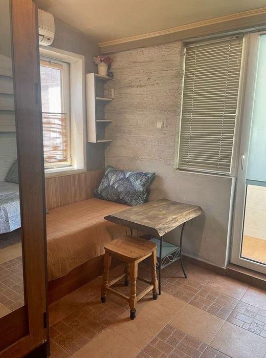 Дава се под наем Едностаен апартамент в Бургас, Център - 30 кв.м за 280.5 € - Снимка #1