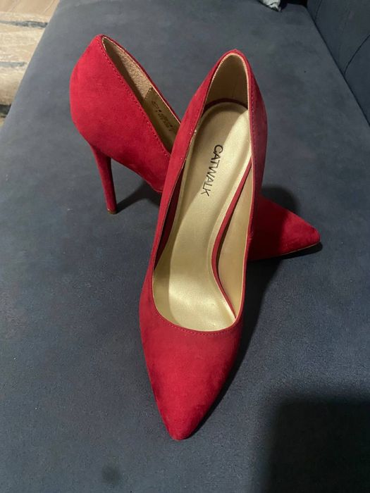 Проодам новые туфли и сапоги смотрите все фото