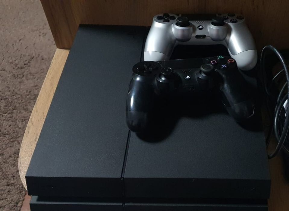 Ps4 fat почти новая