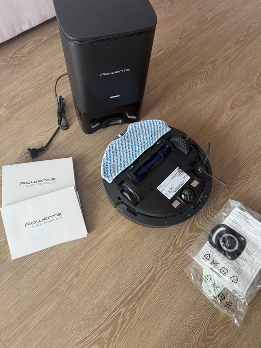 Robot aspirator Rowenta, stație de auto-golire, ca nou/complet echipat
