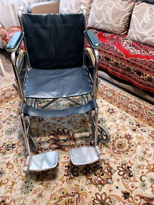 Продам каляску для людей с ограниченными возможностями