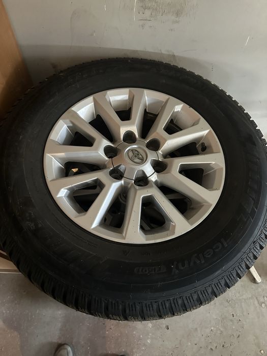 Комплект колес с диском зима 265/65/17