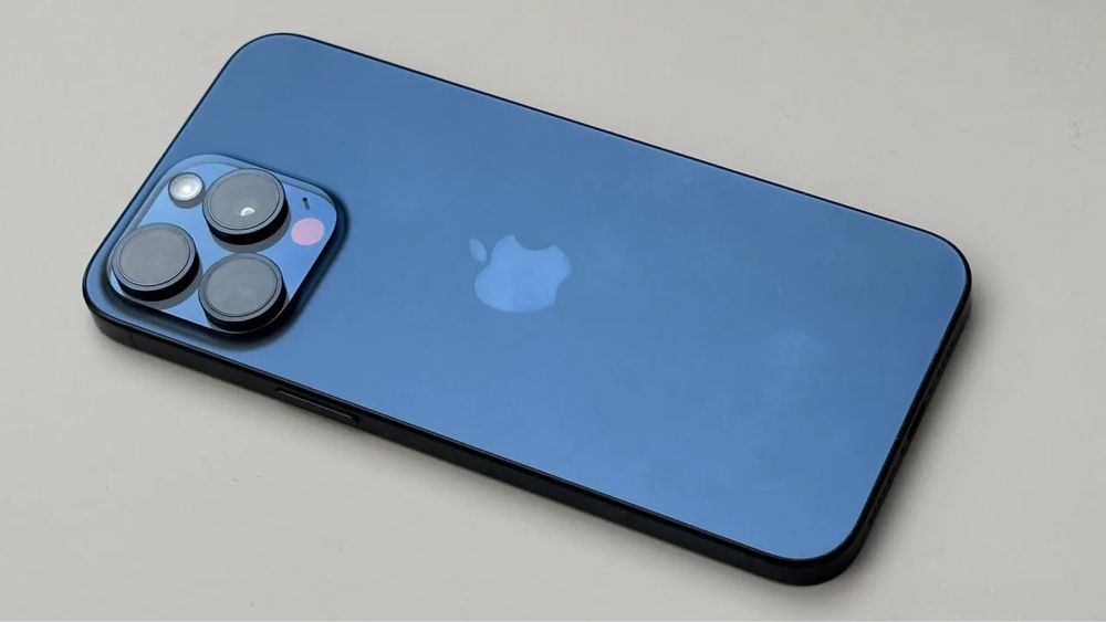 Продам Iphone 15pro max 512gb.