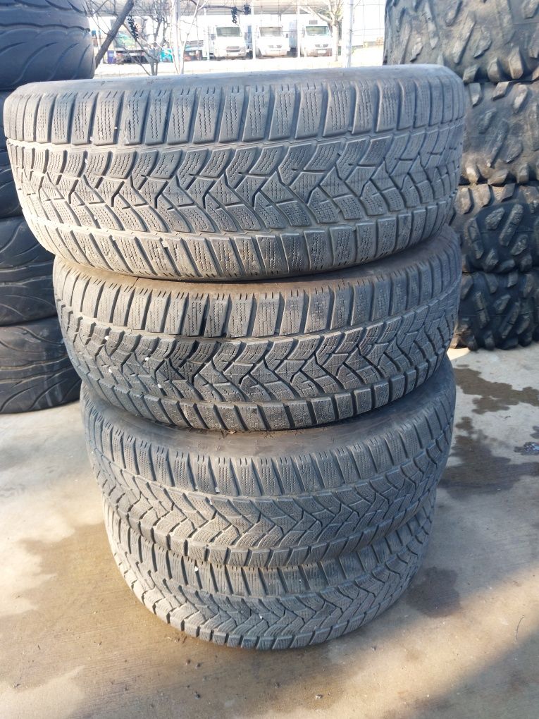 Гуми зимни 215 60 16