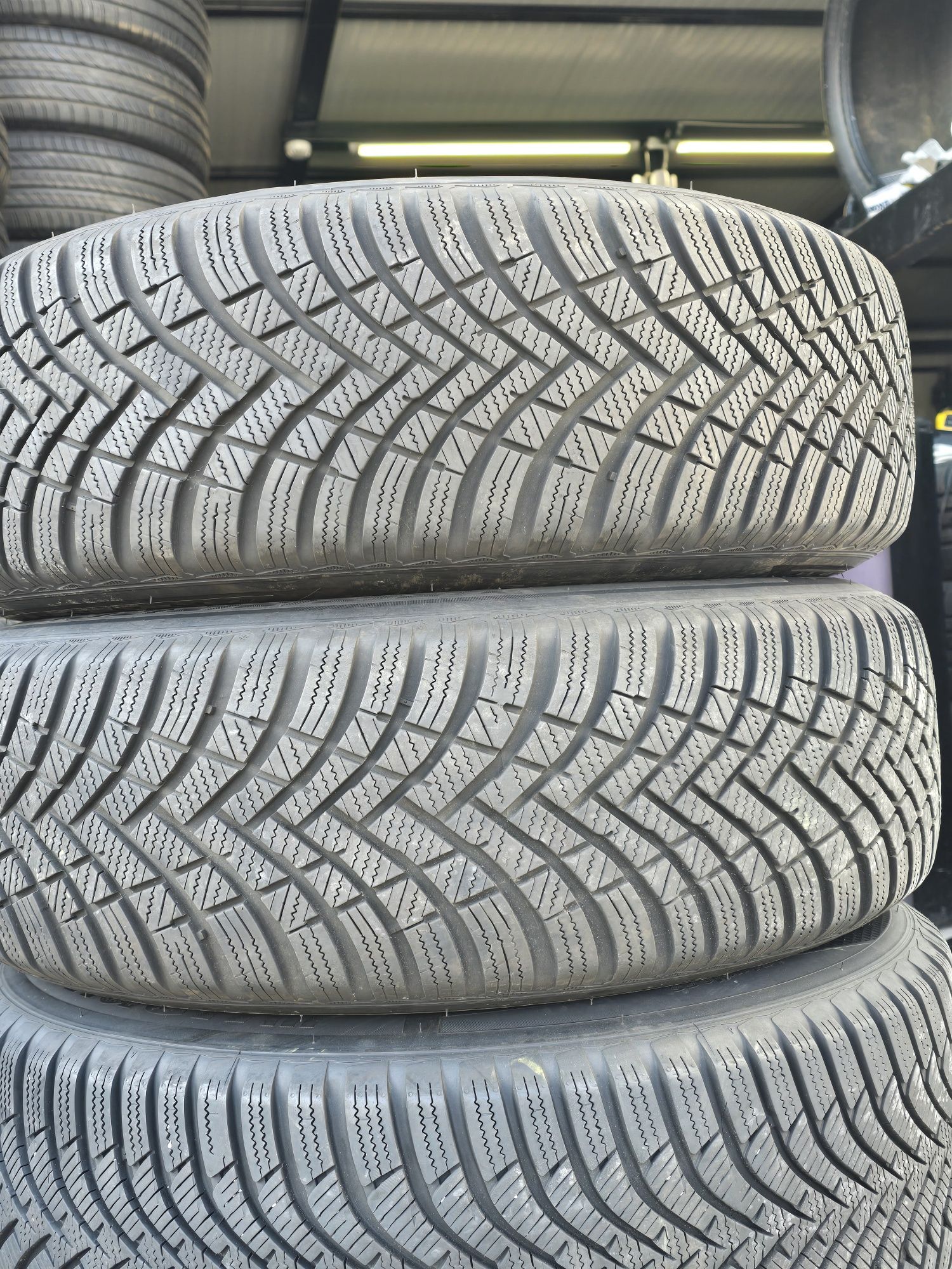 4 Броя 215/65/16 Hankook 7,5mm 2x23dot 2x20dot 2x2