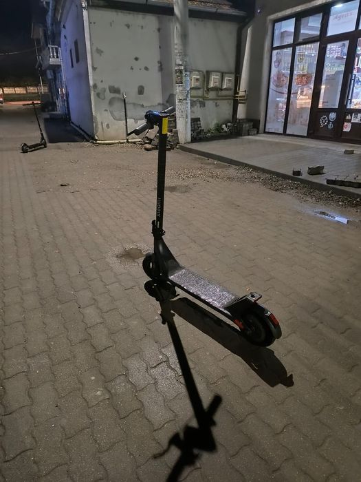 Vând trotineta xiaomi 4lite al 2-lea gen