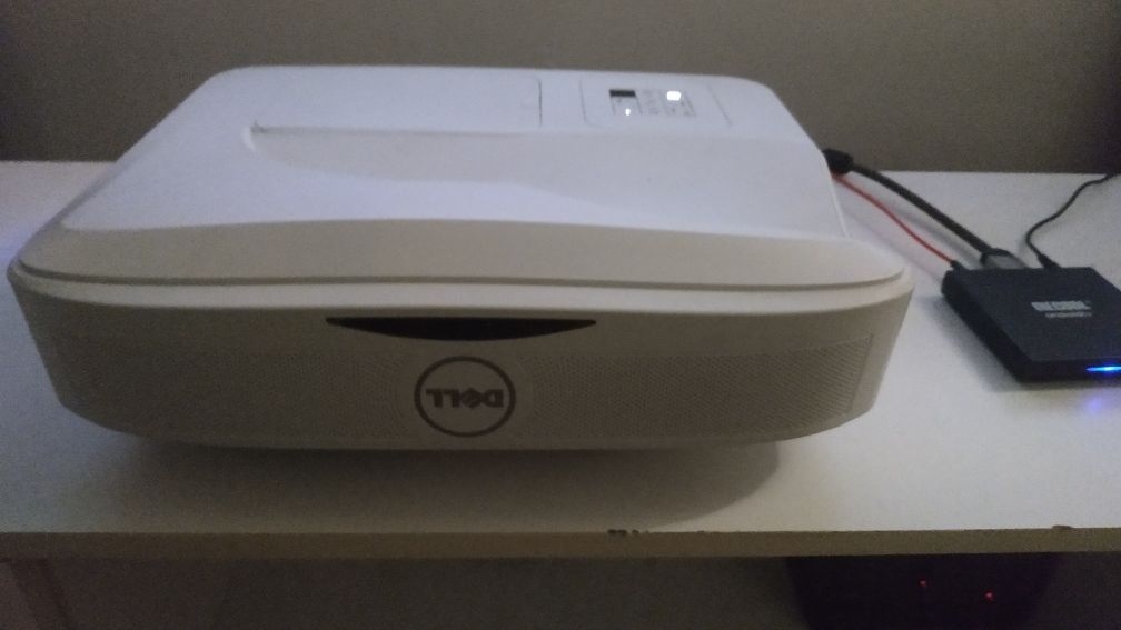 Ултра късофокусен проектор ust DELL S560 full hd 4k