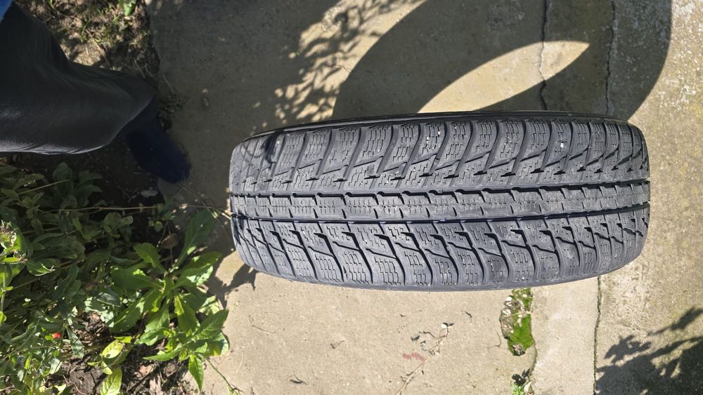 Vand 4 anvelope iarna Nokian 215/65/17