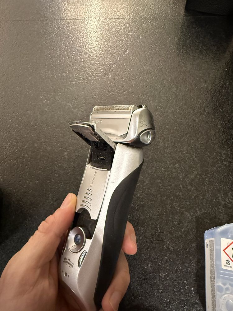 Braun series 8 с почистваща станция