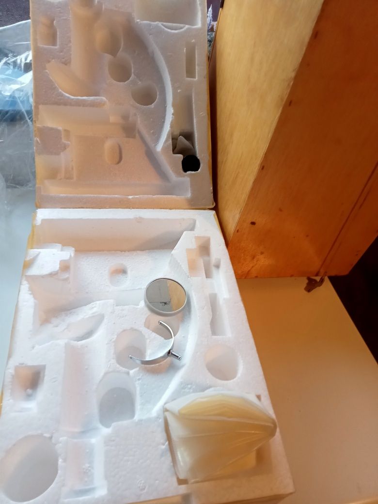 Vând Microscop nou xsp 105/A