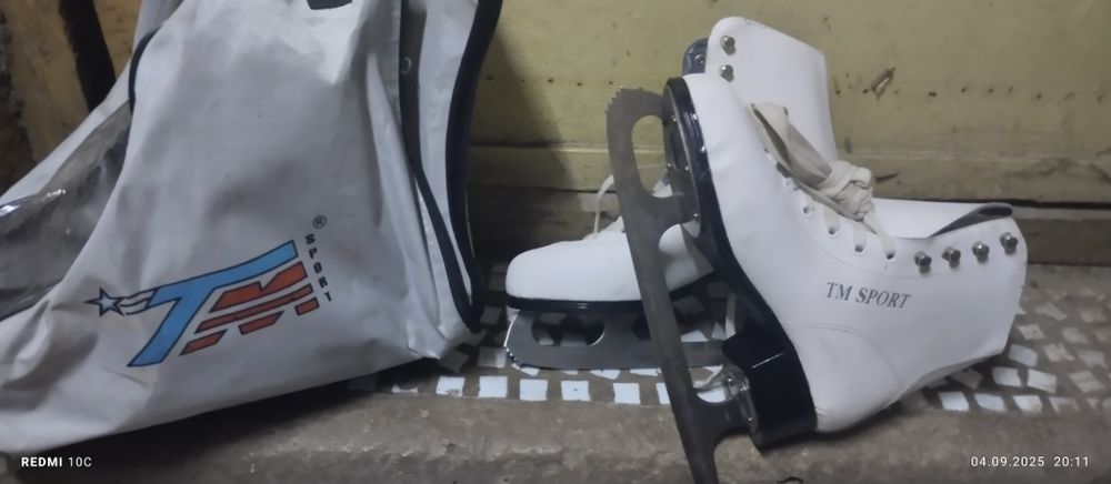 Фигурные коньки в отличном состоянии