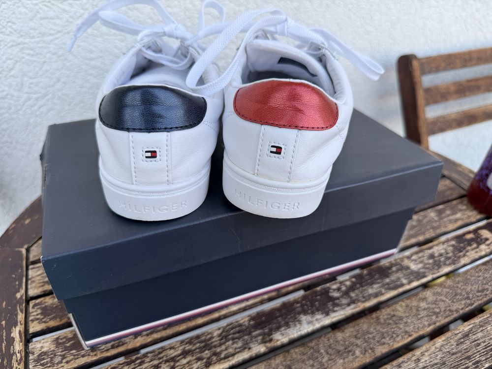 Дамски кецове Tommy Hilfiger