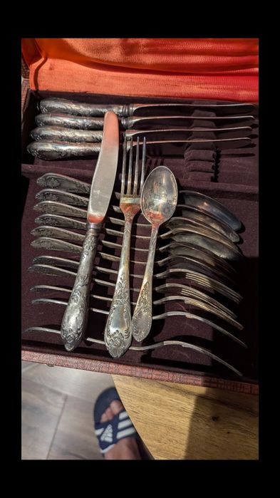 Посребрени прибори за хранене