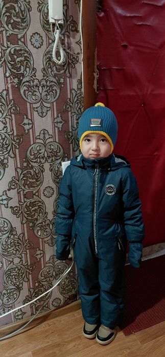 Продам комбинезон осень, очень удобный и тёплый имеются варежки в комп