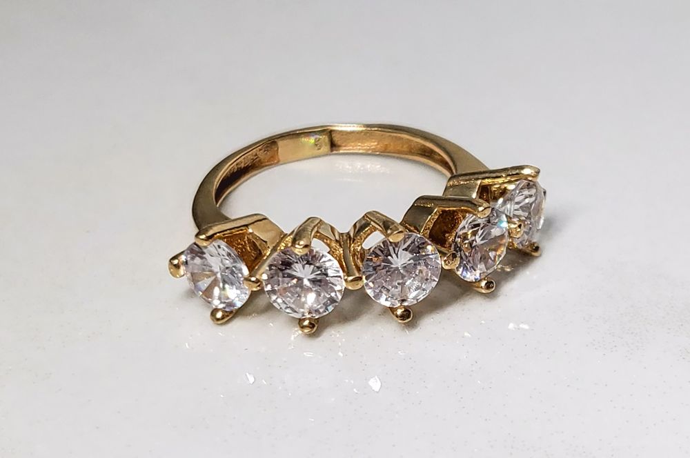 Inel din aur 14K cu 5 pietre de zirconiu cubic – mărimea 52