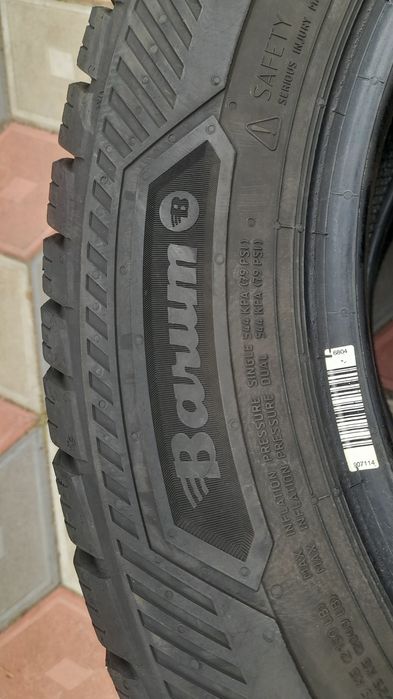 Vând 2 anvelope de iarna 205 65 r16c BARUM aproape noi din 2022