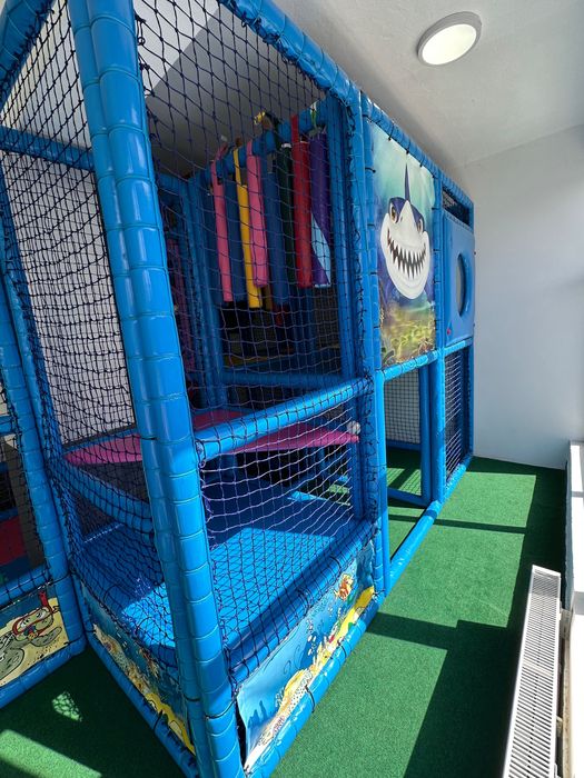 Ofer spre vânzare modular și trambulină pentru spații de joacă