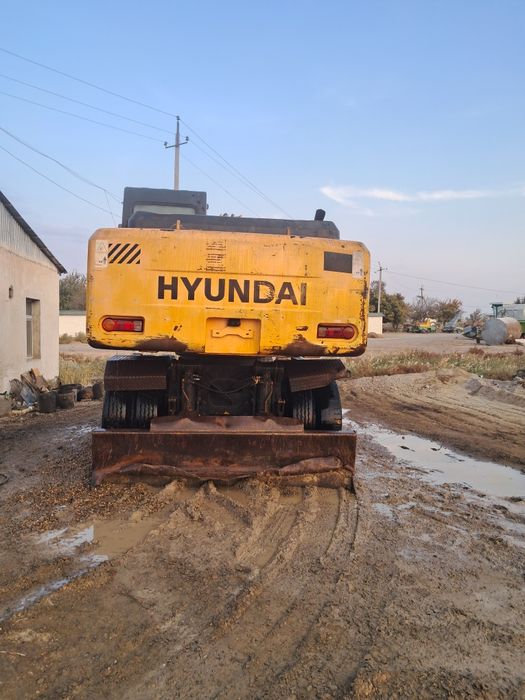 HYUNDAI 200 sotiladi