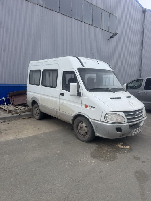 Продам автобус 10 мест. 3л. Дизель.