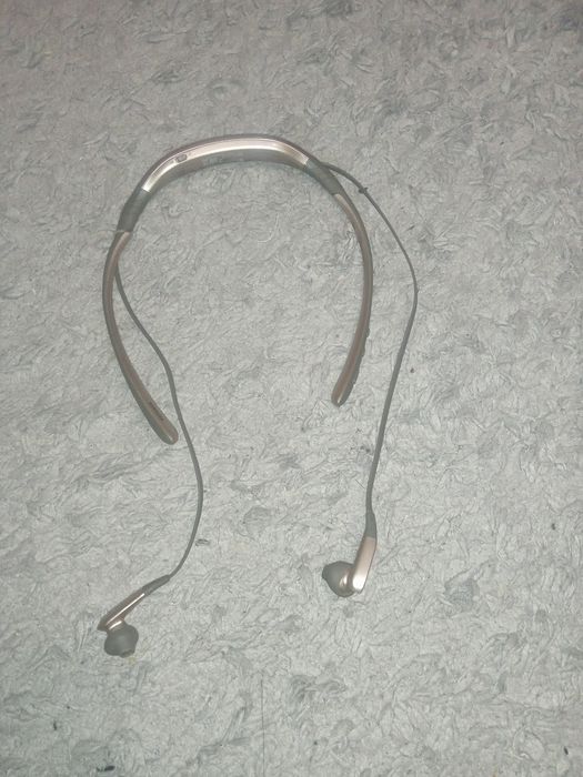 Наушники блютуз.