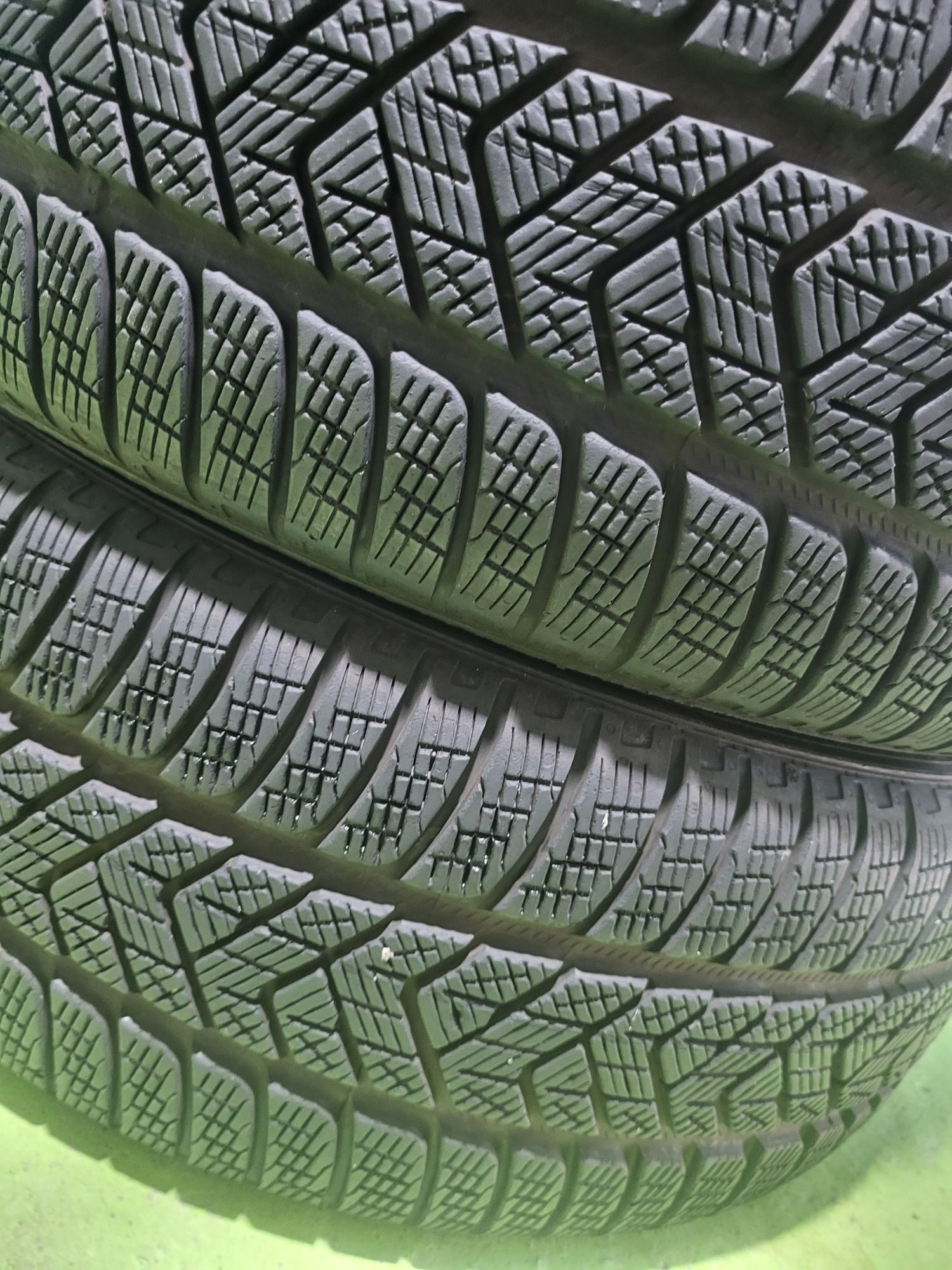 4 бр зимни 235/60/18 Pirelli дот 22г