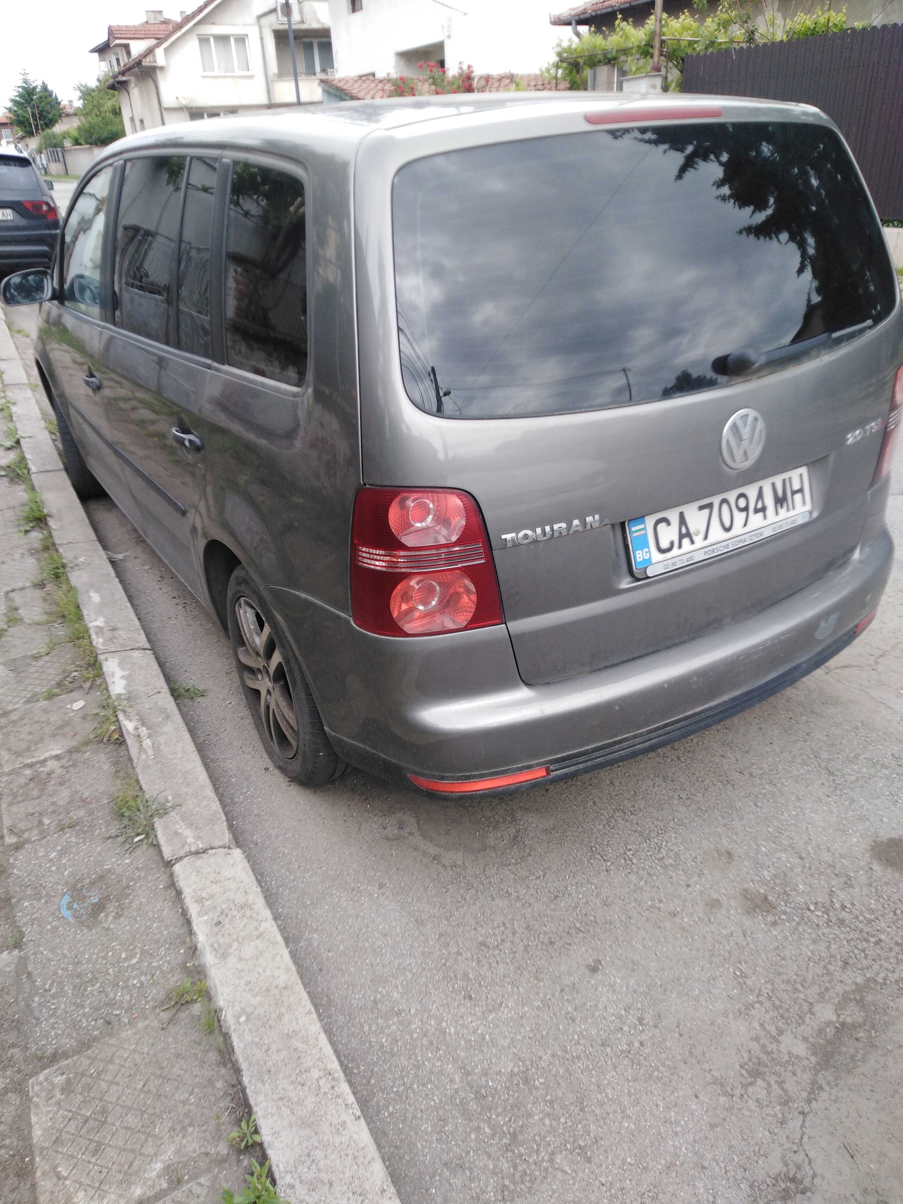 Продавам Touran 1.4 TSI