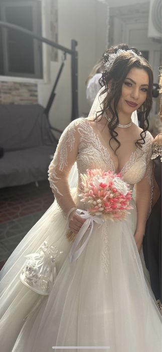 Vand rochie de mireasa!