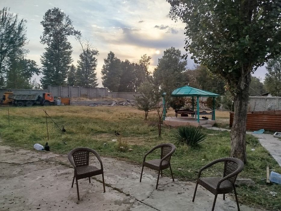 Нотурар бино сотилади