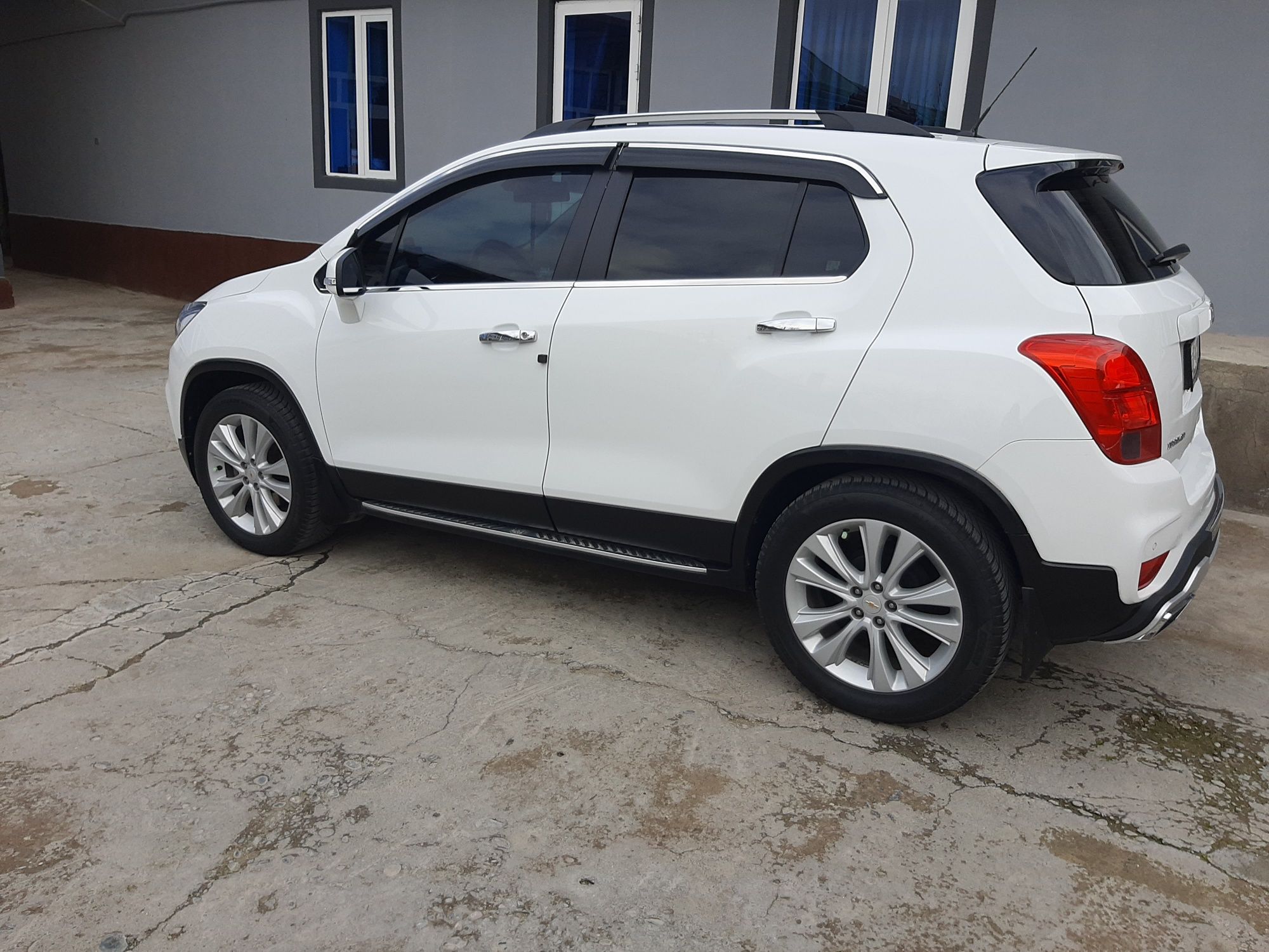 Trekker1 sotiladi