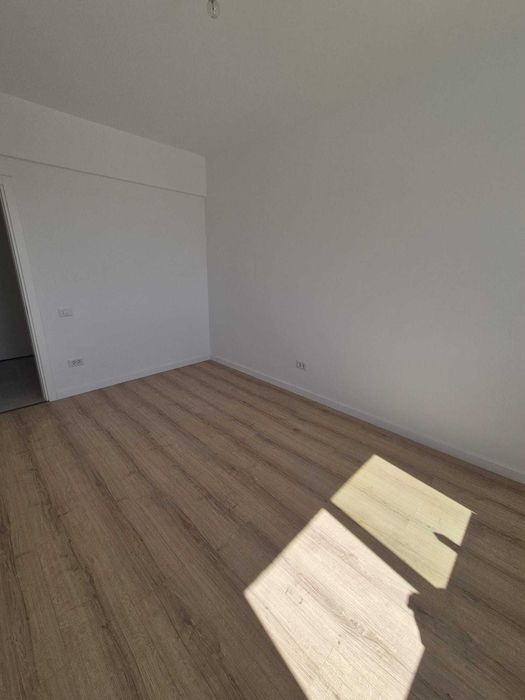 Parchet Egger, ca nou, 8mm, sistem cu clipsare + plinte