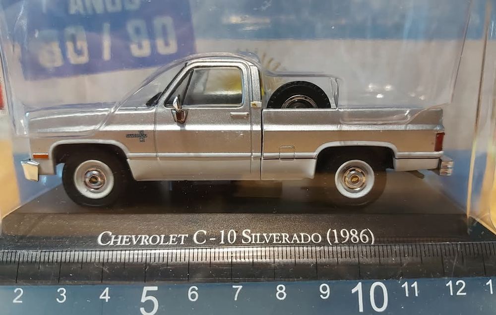 Пикап Chevrolet Silverado C-10. Цена: 30лв.Метал и пластмаса.
