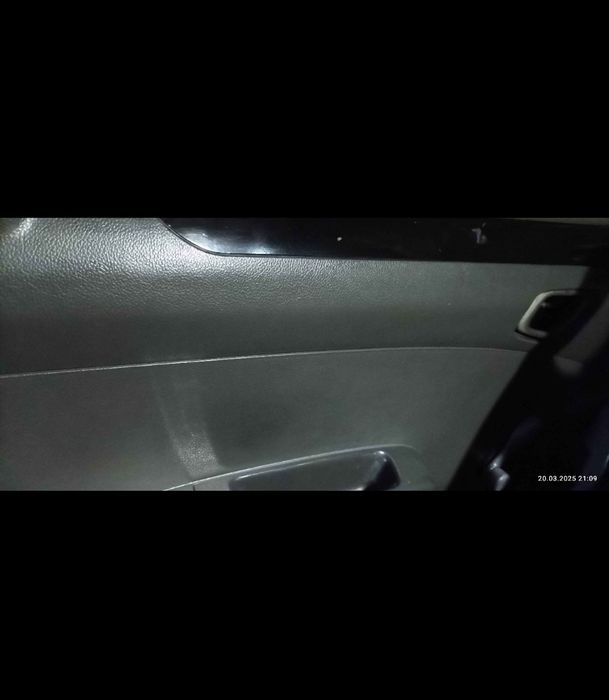 Продаётся глянцевый полироль для машины и шампунь для ручной мойки.