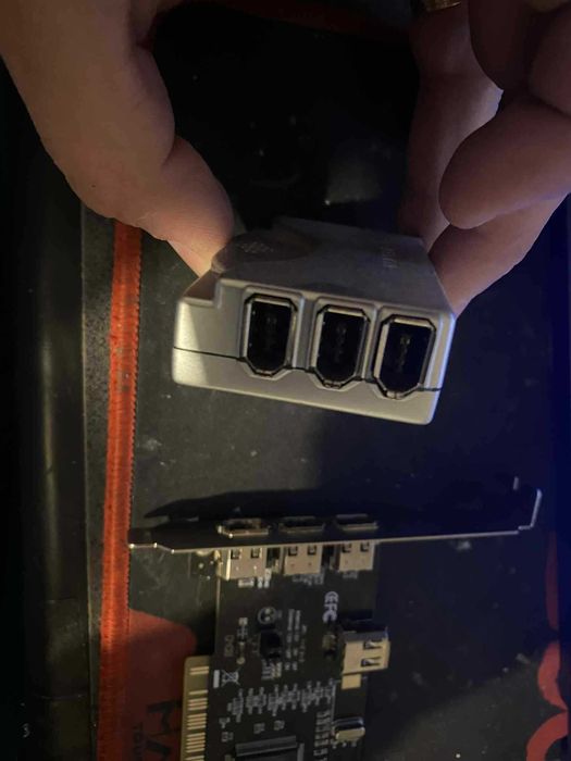 Placă PCI FireWire IEEE1394 cu 4 si Belkin FireWire cu 6 porturi