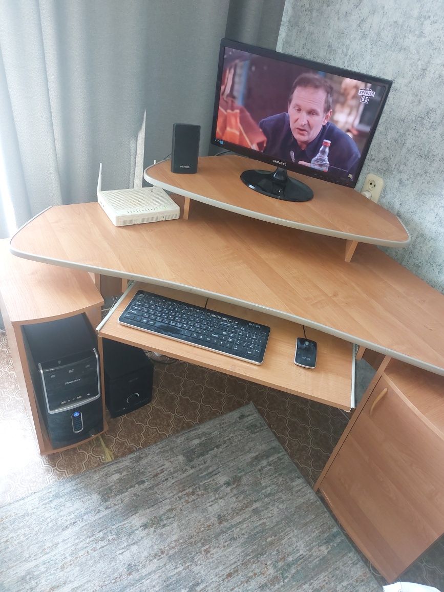 Компьютерный стол
