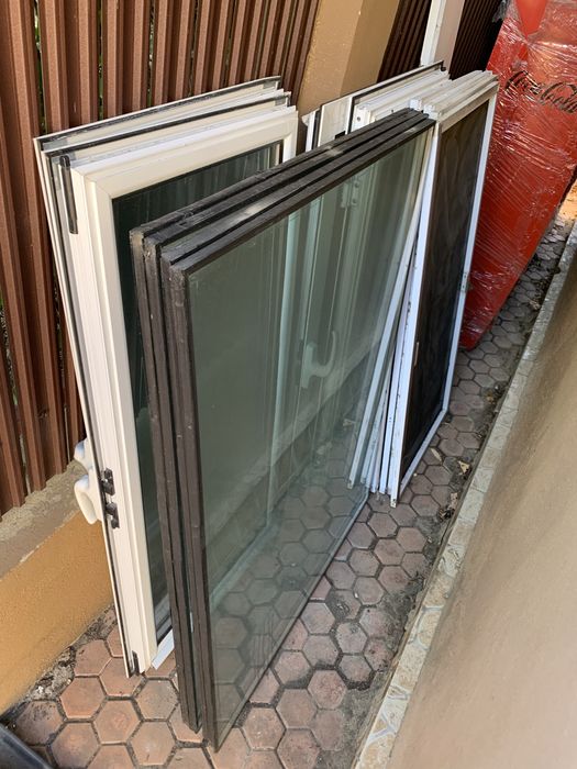 Vând bucăți termopan și dulapuri Cola